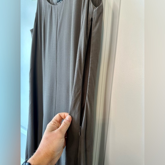 Eileen Fisher Women’s Silk Sleeveless Side Zip Dress Taupe (Size XS) - Picture 3 of 10